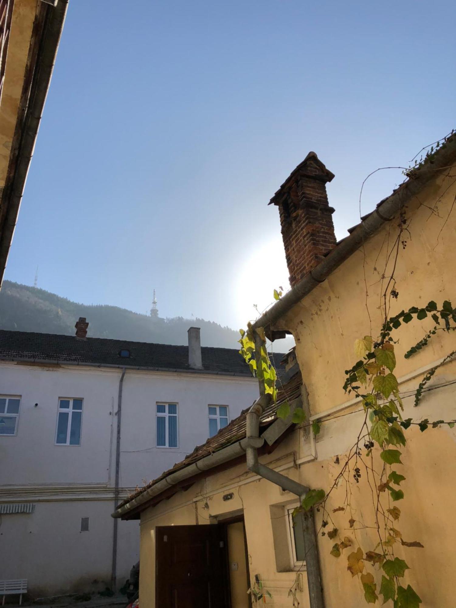 Apartamento Charming Old Town Flat With Mountain View Braşov Exterior foto