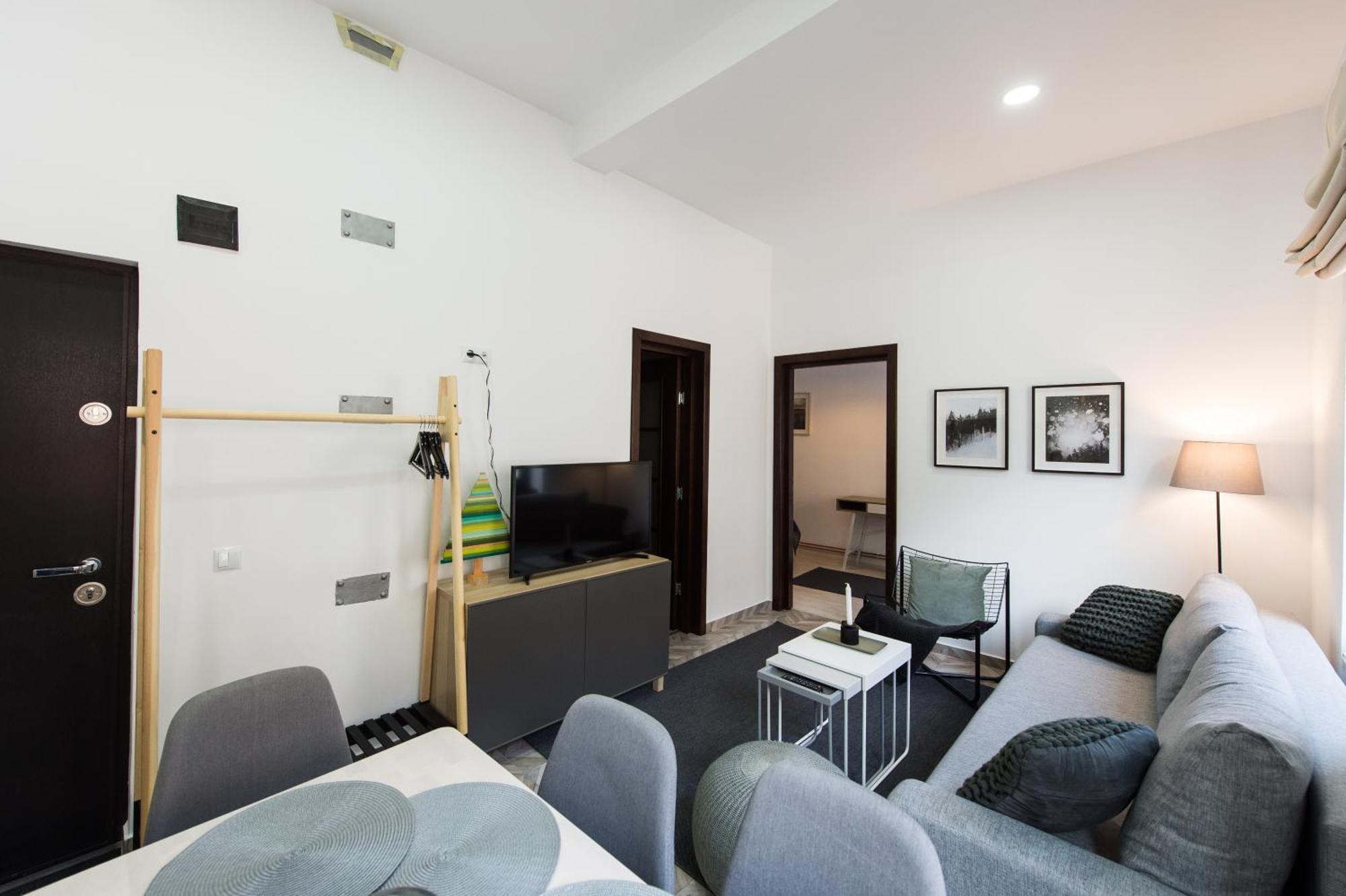 Apartamento Charming Old Town Flat With Mountain View Braşov Exterior foto