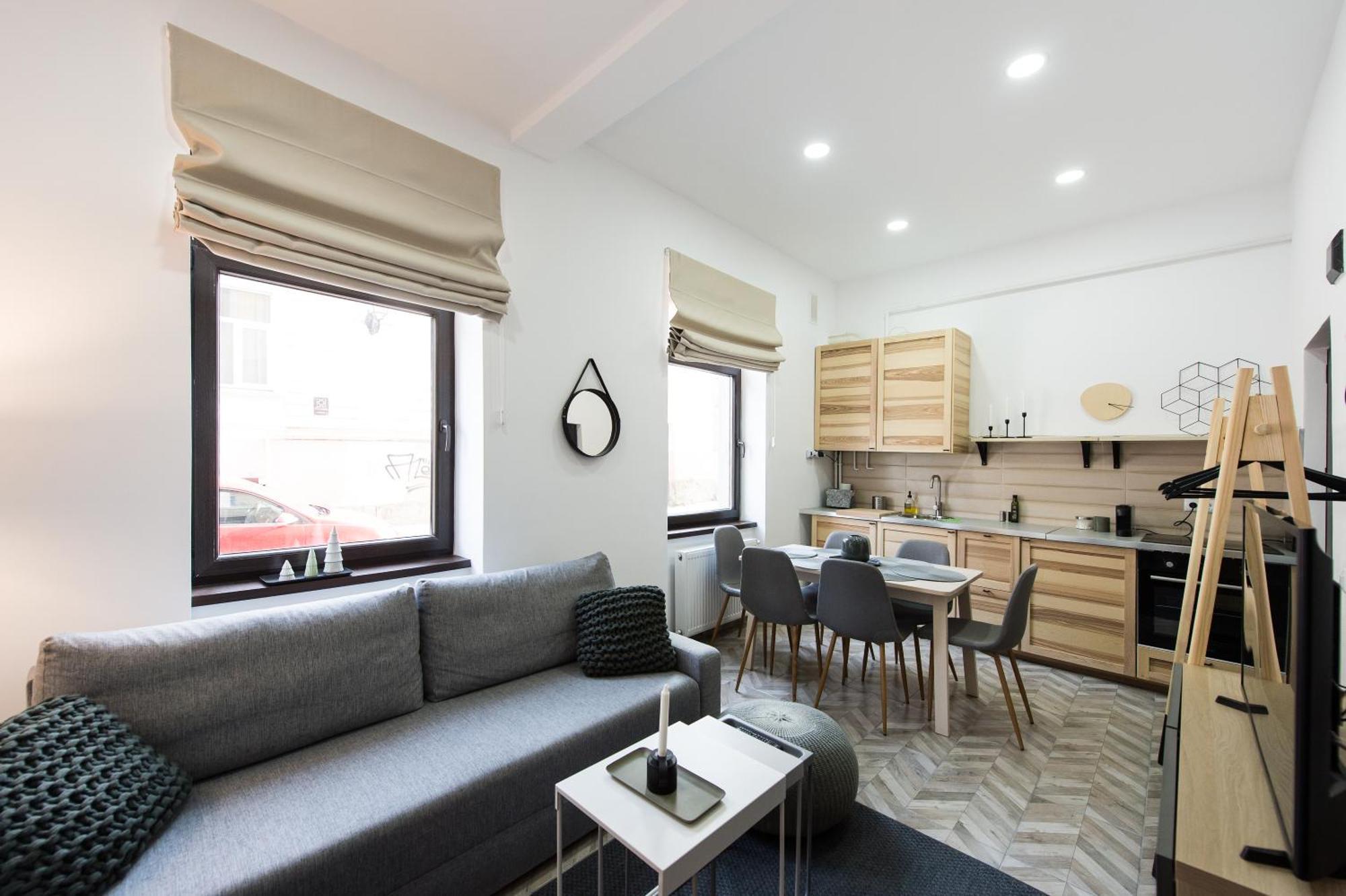Apartamento Charming Old Town Flat With Mountain View Braşov Exterior foto
