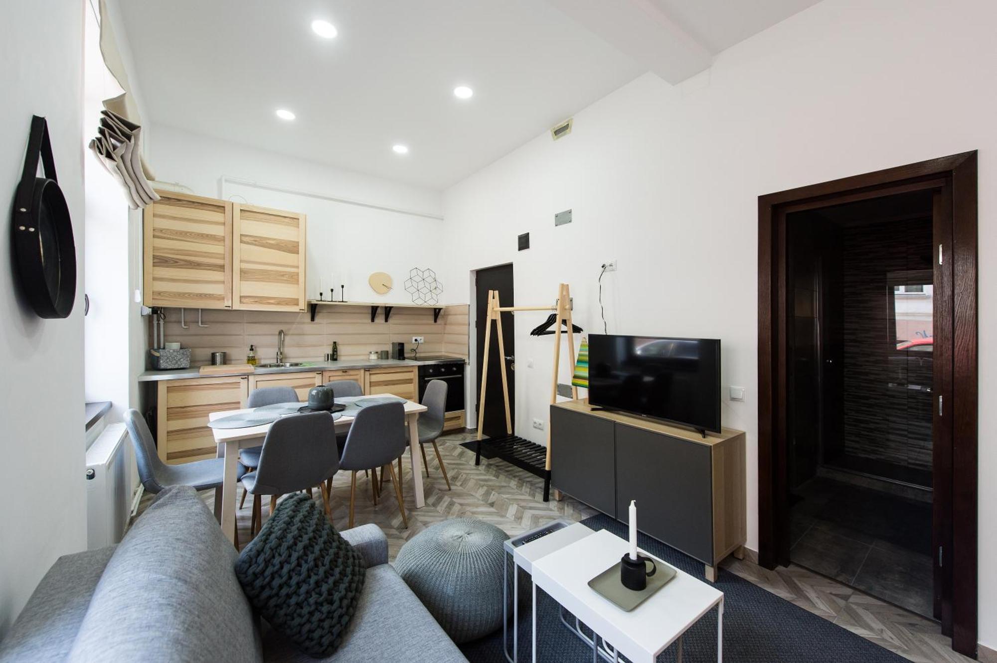 Apartamento Charming Old Town Flat With Mountain View Braşov Exterior foto
