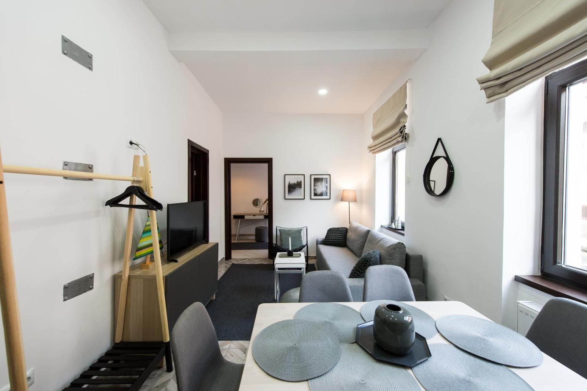 Apartamento Charming Old Town Flat With Mountain View Braşov Exterior foto