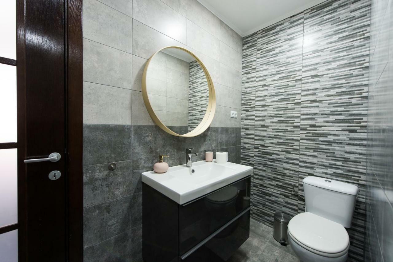 Apartamento Charming Old Town Flat With Mountain View Braşov Exterior foto